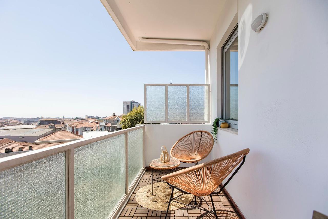 Elegant Studio W/ Ac & Balcony By Lovelystay Порто Екстериор снимка