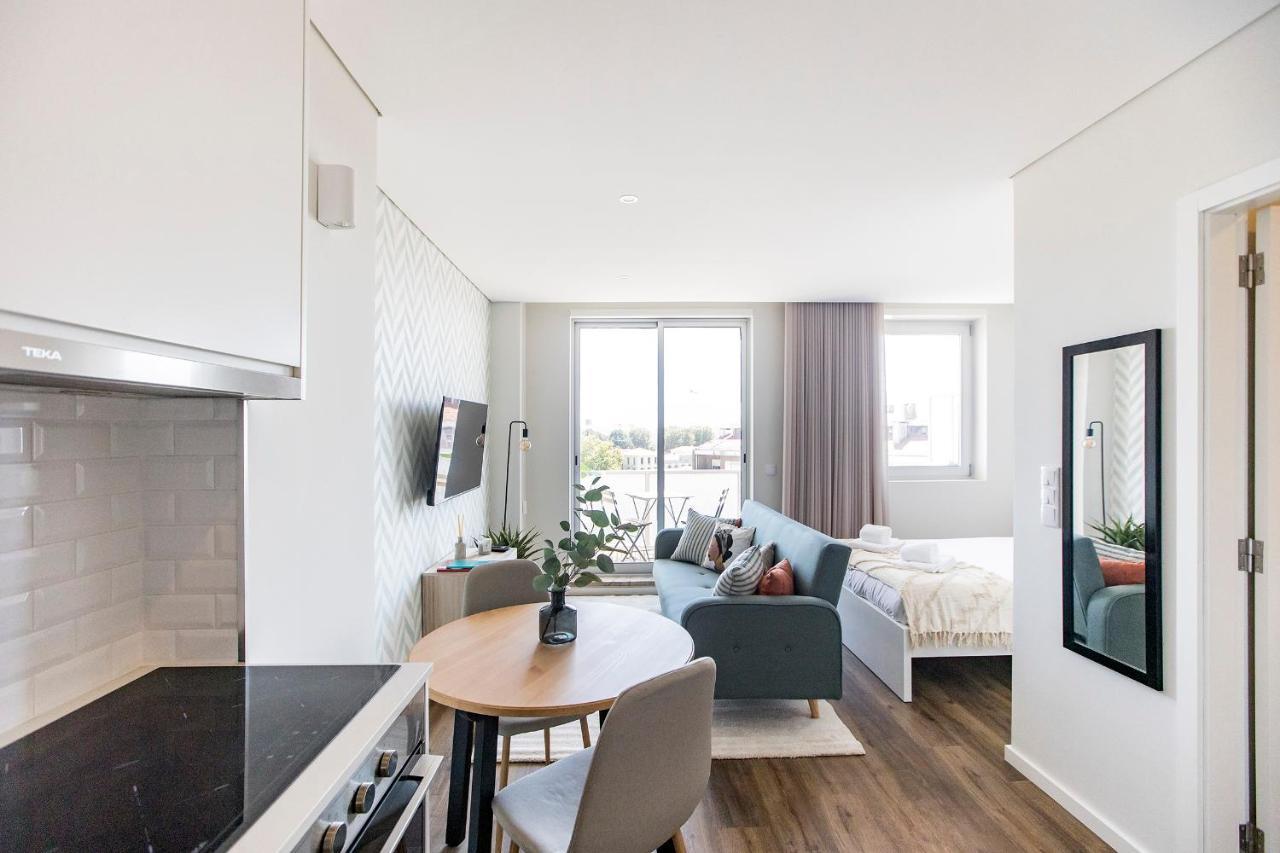 Elegant Studio W/ Ac & Balcony By Lovelystay Порто Екстериор снимка